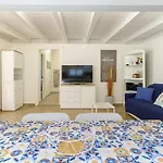 Bluewindowhome Villa *
